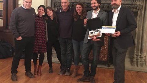 El programa Solidaris, guardonat amb el Premi de Civisme als Mitjans de Comunicació en la categoria de treball radiofònic. El director de Catalunya Ràdio, Saül Gordillo, i Albert Segura, director i presentador de Solidaris, recullen el guardó en un acte presidit pel vicepresident del govern i conseller d'Economia i Hisenda, Pere Aragonès. Els Premis de Civisme estan organitzats pel Departament de Treball, Afers Socials i Famílies. Palau de Pedralbes de Barcelona. 27 de novembre de 2018