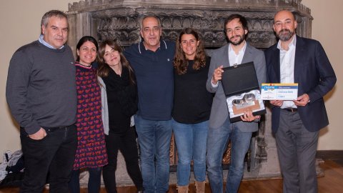 El programa Solidaris, guardonat amb el Premi de Civisme als Mitjans de Comunicació en la categoria de treball radiofònic. El director de Catalunya Ràdio, Saül Gordillo, i Albert Segura, director i presentador de Solidaris, recullen el guardó en un acte presidit pel vicepresident del govern i conseller d'Economia i Hisenda, Pere Aragonès. Els Premis de Civisme estan organitzats pel Departament de Treball, Afers Socials i Famílies. Palau de Pedralbes de Barcelona. 27 de novembre de 2018
