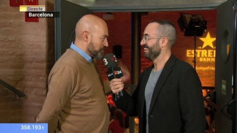 Entrevista per TV3 al director de Catalunya Ràdio, Saül Gordillo, durant el concert d'iCat a l'Antiga Fàbrica Damm per a La Marató de TV3 i Catalunya Ràdio 2018. Barcelona. 16 de desembre de 2018