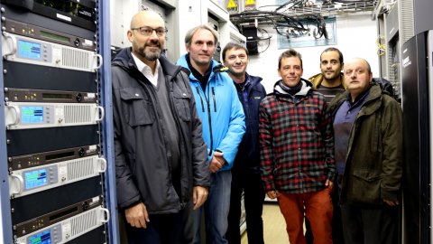 Catalunya Ràdio millora la cobertura a les poblacions de Sort, Soriguera i Rialp. El director de l'emissora, Saül Gordillo, visita el centre emissor de Tornafort, acompanyat dels alcaldes Raimon Monterde, de Sort, i Xavier Pedemonte, de Soriguera, la presidenta de l'entitat municipal descentralitzada de Tornafort, Esther Ramoneda, i d'Amadeu Gassó, director d'Explotació i Enginyeria de la CCMA. 29 de novembre de 2017