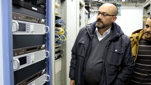 Catalunya Ràdio millora la cobertura a les poblacions de Sort, Soriguera i Rialp. El director de l'emissora, Saül Gordillo, visita el centre emissor de Tornafort, acompanyat dels alcaldes Raimon Monterde, de Sort, i Xavier Pedemonte, de Soriguera, la presidenta de l'entitat municipal descentralitzada de Tornafort, Esther Ramoneda, i d'Amadeu Gassó, director d'Explotació i Enginyeria de la CCMA. 29 de novembre de 2017