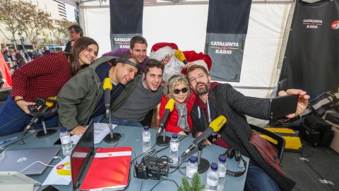 Programa especial El suplement de Nadal, amb Roger Escapa i actuació musical d'El Pot Petit, i Tió Solidari de Catalunya Ràdio a la plaça Catalunya de Barcelona. 23 de desembre de 2018