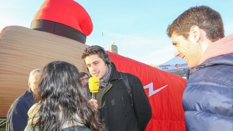 Programa especial El suplement de Nadal, amb Roger Escapa i actuació musical d'El Pot Petit, i Tió Solidari de Catalunya Ràdio a la plaça Catalunya de Barcelona. 23 de desembre de 2018