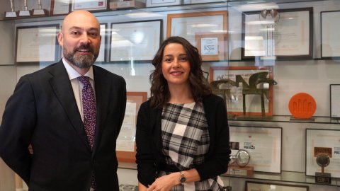 La cap de l'oposició i líder de Ciutadans a Catalunya, Inés Arrimadas, rebuda pel director de Catalunya Ràdio, Saül Gordillo, abans de ser entrevistada a 'El matí de Catalunya Ràdio'. Barcelona. 5 de febrer de 2019