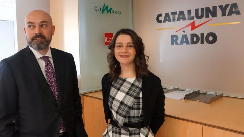 La cap de l'oposició i líder de Ciutadans a Catalunya, Inés Arrimadas, rebuda pel director de Catalunya Ràdio, Saül Gordillo, abans de ser entrevistada a 'El matí de Catalunya Ràdio'. Barcelona. 5 de febrer de 2019