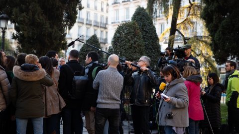 Programa especial d'El matí de Catalunya Ràdio i el Catalunya migdia des del centre de premsa muntat per Catalunya Ràdio a prop del Tribunal Suprem per seguir en directe el judici als líders del procés. Els periodistes de Catalunya Ràdio segueixen les compareixences dels polítics catalans a l'entrada del tribunal. Madrid. 19 de febrer de 2019