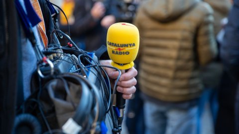 Programa especial d'El matí de Catalunya Ràdio i el Catalunya migdia des del centre de premsa muntat per Catalunya Ràdio a prop del Tribunal Suprem per seguir en directe el judici als líders del procés. Els periodistes de Catalunya Ràdio segueixen les compareixences dels polítics catalans a l'entrada del tribunal. Madrid. 19 de febrer de 2019