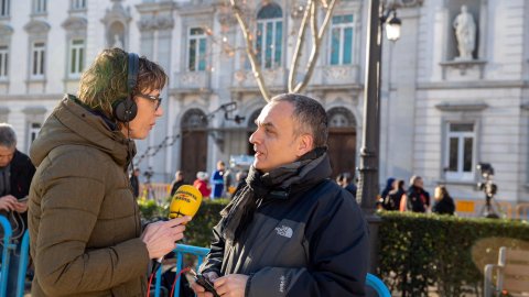 Programa especial d'El matí de Catalunya Ràdio i el Catalunya migdia des del centre de premsa muntat per Catalunya Ràdio a prop del Tribunal Suprem per seguir en directe el judici als líders del procés. Els periodistes de Catalunya Ràdio segueixen les compareixences dels polítics catalans a l'entrada del tribunal. Madrid. 19 de febrer de 2019