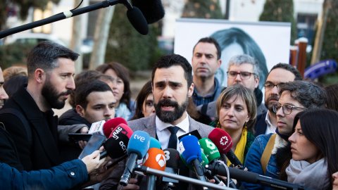 Programa especial d'El matí de Catalunya Ràdio i el Catalunya migdia des del centre de premsa muntat per Catalunya Ràdio a prop del Tribunal Suprem per seguir en directe el judici als líders del procés. Els periodistes de Catalunya Ràdio segueixen les compareixences dels polítics catalans a l'entrada del tribunal. Madrid. 19 de febrer de 2019