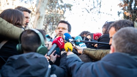 Programa especial d'El matí de Catalunya Ràdio i el Catalunya migdia des del centre de premsa muntat per Catalunya Ràdio a prop del Tribunal Suprem per seguir en directe el judici als líders del procés. Els periodistes de Catalunya Ràdio segueixen les compareixences dels polítics catalans a l'entrada del tribunal. Madrid. 19 de febrer de 2019