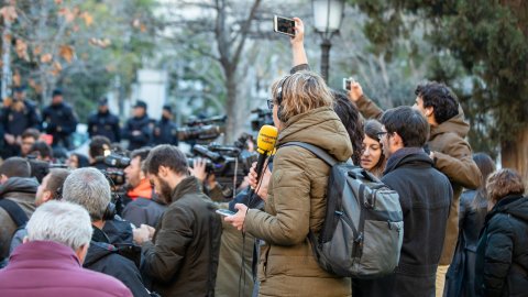 Programa especial d'El matí de Catalunya Ràdio i el Catalunya migdia des del centre de premsa muntat per Catalunya Ràdio a prop del Tribunal Suprem per seguir en directe el judici als líders del procés. Els periodistes de Catalunya Ràdio segueixen les compareixences dels polítics catalans a l'entrada del tribunal. Madrid. 19 de febrer de 2019