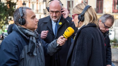 Programa especial d'El matí de Catalunya Ràdio i el Catalunya migdia des del centre de premsa muntat per Catalunya Ràdio a prop del Tribunal Suprem per seguir en directe el judici als líders del procés. Els periodistes de Catalunya Ràdio segueixen les compareixences dels polítics catalans a l'entrada del tribunal. Madrid. 19 de febrer de 2019