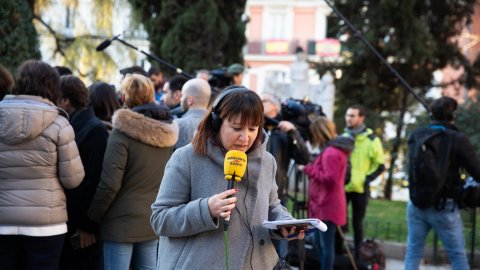 Programa especial d'El matí de Catalunya Ràdio i el Catalunya migdia des del centre de premsa muntat per Catalunya Ràdio a prop del Tribunal Suprem per seguir en directe el judici als líders del procés. Els periodistes de Catalunya Ràdio segueixen les compareixences dels polítics catalans a l'entrada del tribunal. Madrid. 19 de febrer de 2019