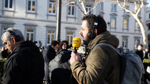 Programa especial d'El matí de Catalunya Ràdio i el Catalunya migdia des del centre de premsa muntat per Catalunya Ràdio a prop del Tribunal Suprem per seguir en directe el judici als líders del procés. Els periodistes de Catalunya Ràdio segueixen les compareixences dels polítics catalans a l'entrada del tribunal. Madrid. 19 de febrer de 2019