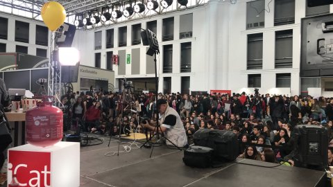 Adolescents iCat enregistra amb públic al Saló de l'Ensenyament, a Fira de Barcelona. 21 de març de 2019