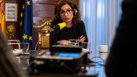 La ministra d'Hisenda, María Jesús Montero, entrevistada a 'El matí de Catalunya Ràdio' des de la seu ministerial. Madrid. 7 de març de 2019