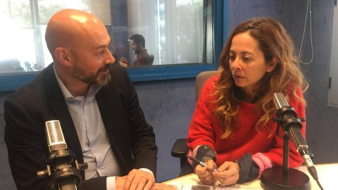 El director de Catalunya Ràdio i dels Mitjans Digitals de la Corporació Catalana de Mitjans Audiovisuals (CCMA), Saül Gordillo, i la periodista Neus Tomàs, d'eldiario.es, entrevistats a 'Revolució 4.0' després de la jornada al Parlament sobre 'fake news' organitzada pel Col·legi de Periodistes i el Consell de l'Audiovisual. Barcelona. 31 de març de 2019