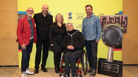 El director de Catalunya Ràdio, Saül Gordillo, assisteix als Premis Ràdio Associació de Catalunya 2019, i recull el Premi a la Innovació pel podcast 'Tor, tretze cases i tres morts', de Catalunya Ràdio. L'emissora també rep el Premi al Millor Programa de Ràdio a Òscar Fernández, Empar Moliner i Carlos Baraibar pel 'Catalunya Migdia'. La periodista de TV3 Lídia Heredia i Soler rep el Guardó 1924. Auditori ONCE. Barcelona. 25 d'abril de 2019