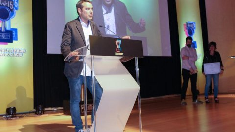 El director de Catalunya Ràdio, Saül Gordillo, assisteix als Premis Ràdio Associació de Catalunya 2019, i recull el Premi a la Innovació pel podcast 'Tor, tretze cases i tres morts', de Catalunya Ràdio. L'emissora també rep el Premi al Millor Programa de Ràdio a Òscar Fernández, Empar Moliner i Carlos Baraibar pel 'Catalunya Migdia'. La periodista de TV3 Lídia Heredia i Soler rep el Guardó 1924. Auditori ONCE. Barcelona. 25 d'abril de 2019