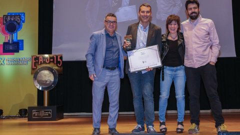 El director de Catalunya Ràdio, Saül Gordillo, assisteix als Premis Ràdio Associació de Catalunya 2019, i recull el Premi a la Innovació pel podcast 'Tor, tretze cases i tres morts', de Catalunya Ràdio. L'emissora també rep el Premi al Millor Programa de Ràdio a Òscar Fernández, Empar Moliner i Carlos Baraibar pel 'Catalunya Migdia'. La periodista de TV3 Lídia Heredia i Soler rep el Guardó 1924. Auditori ONCE. Barcelona. 25 d'abril de 2019