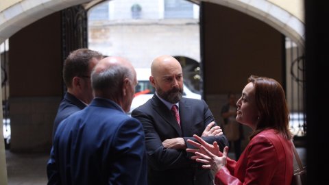 El director de Catalunya Ràdio, Saül Gordillo, amb l'alcaldable del PSC. Especial 'Catalunya migdia' des de l'Ajuntament de Girona amb un debat dels alcaldables de la ciutat, amb Òscar Fernández i Empar Moliner, per Catalunya Ràdio i Catalunya Informació. Girona. 20 de maig de 2019
