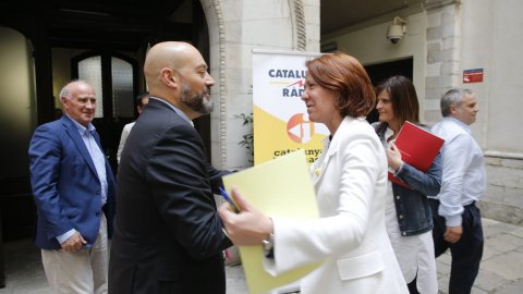 El director de Catalunya Ràdio, Saül Gordillo, amb l'alcaldable de Junts. Especial 'Catalunya migdia' des de l'Ajuntament de Girona amb un debat dels alcaldables de la ciutat, amb Òscar Fernández i Empar Moliner, per Catalunya Ràdio i Catalunya Informació. Girona. 20 de maig de 2019