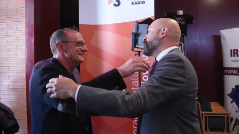 El director de Catalunya Ràdio, Saül Gordillo, amb l'alcaldable d'ERC. Especial 'Catalunya migdia' des del Cafè Teatre Escorxador de Lleida amb un debat dels alcaldables de la ciutat, amb Òscar Fernández i Empar Moliner, per Catalunya Ràdio i Catalunya Informació. Lleida. 21 de maig de 2019