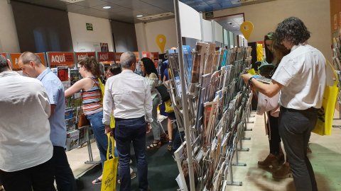 El director de Catalunya Ràdio, Saül Gordillo, i el de TV3, Vicent Sanchis, reben el premi de Comunicació 2019 de l'Associació de Publicacions Periòdiques en Català (APPEC), durant la Nit de les Revistes i la Premsa en Català a l'Espai Endesa de Barcelona, en una gala conduïda per l'escriptor Màrius Serra i amb la presència del vicepresident del Govern i conseller d'Economia, Pere Aragonès. Barcelona. 27 de juny de 2019