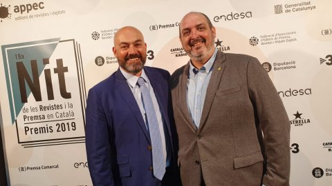 El director de Catalunya Ràdio, Saül Gordillo, i el de TV3, Vicent Sanchis, reben el premi de Comunicació 2019 de l'Associació de Publicacions Periòdiques en Català (APPEC), durant la Nit de les Revistes i la Premsa en Català a l'Espai Endesa de Barcelona, en una gala conduïda per l'escriptor Màrius Serra i amb la presència del vicepresident del Govern i conseller d'Economia, Pere Aragonès. Barcelona. 27 de juny de 2019
