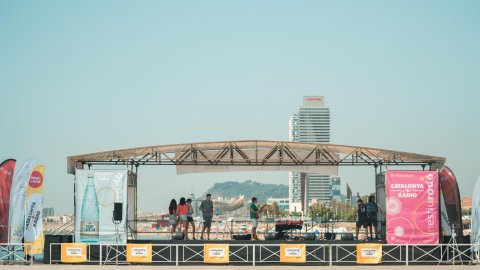 Festa de presentació de la temporada d'estiu de Catalunya Ràdio 2019 a l'espigó de la Mar Bella amb una edició especial del programa El suplement, amb Roger Escapa. Barcelona. 20 de juliol de 2019