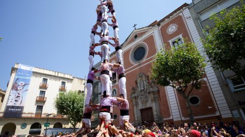 Retransmissió de la jornada castellera de Les Santes de Mataró a Catalunya Ràdio amb Carles Cortés, Albert Mercadé, Josep Almirall, David Prats, Coia Ballesté i Oriol Rodríguez, a la plaça Santa Anna. Mataró. 21 de juliol de 2019