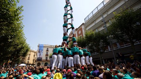 Retransmissió de la jornada castellera de Les Santes de Mataró a Catalunya Ràdio amb Carles Cortés, Albert Mercadé, Josep Almirall, David Prats, Coia Ballesté i Oriol Rodríguez, a la plaça Santa Anna. Mataró. 21 de juliol de 2019