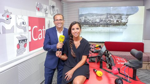 Kilian Sebrià i Laura Rosel, de Catalunya nit, en la presentació de la temporada 2019-2020 de l'emissora i inauguració del nou estudi 2, l'estudi d'iCat. Barcelona. 29 d'agost de 2019