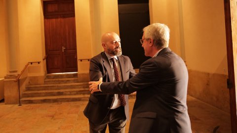 El director de Catalunya Ràdio, Saül Gordillo, amb l'alcaldable del PSC. Especial 'Catalunya migdia' des del Claustre Sant Pau del Seminari Centre Tarraconense amb Òscar Fernández i Empar Moliner i debat dels alcaldables de Tarragona en emissió per Catalunya Ràdio i Catalunya Informació. Tarragona. 22 de maig de 2019