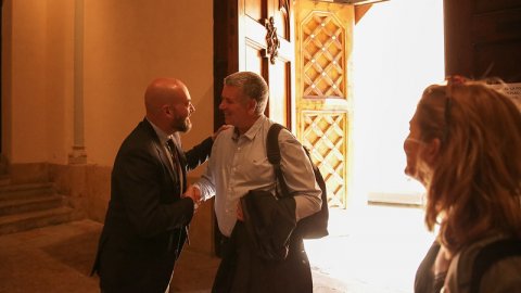 El director de Catalunya Ràdio, Saül Gordillo, amb l'alcaldable d'ERC. Especial 'Catalunya migdia' des del Claustre Sant Pau del Seminari Centre Tarraconense amb Òscar Fernández i Empar Moliner i debat dels alcaldables de Tarragona en emissió per Catalunya Ràdio i Catalunya Informació. Tarragona. 22 de maig de 2019