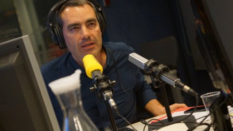 Programa especial de Catalunya Ràdio de la nit de les eleccions al Congrés dels Diputats del 10 de novembre de 2019, amb Òscar Fernández i Laura Rosel. Barcelona. 10 de novembre de 2019