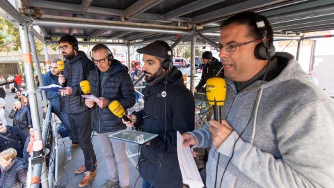 Catalunya Ràdio retransmet les principals diades castelleres amb Carles Cortés, Albert Mercader, Josep Almirall, David Prats i Coia Ballesté. Diada dels Minyons de Terrassa. Terrassa. 17 de novembre de 2019