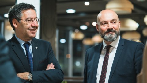 El director de Catalunya Ràdio, Saül Gordillo, assisteix a l'entrevista al president del Futbol Club Barcelona, Josep Maria Bartomeu, pel programa El suplement de Catalunya Ràdio, amb Roger Escapa, a la Sala Roma del Camp Nou. Barcelona. 4 de desembre de 2019