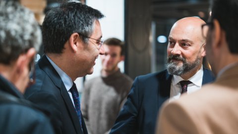 El director de Catalunya Ràdio, Saül Gordillo, assisteix a l'entrevista al president del Futbol Club Barcelona, Josep Maria Bartomeu, pel programa El suplement de Catalunya Ràdio, amb Roger Escapa, a la Sala Roma del Camp Nou. Barcelona. 4 de desembre de 2019