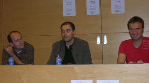 Presentació de Nació.cat a la biblioteca Marcel·lí Domingo de Tortosa, amb l'autor, Saül Gordillo, acompanyat dels blocaires ebrencs Gustau Moreno i Daniel Gil. Tortosa. 22 de setembre de 2007