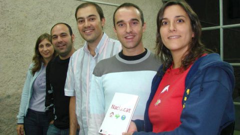 Presentació de Nació.cat a Òmnium Badalona, amb l'autor del llibre, Saül Gordillo, Xavier Giró i Oleguer Serra. Entre els assistents, Marcel Mauri. Badalona. 27 de setembre de 2007