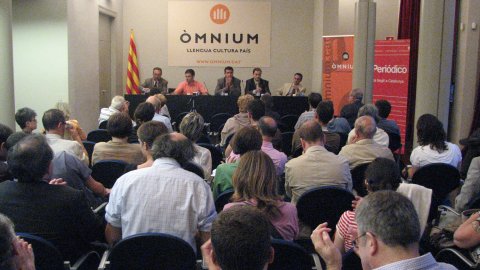 Presentació del llibre Nació.cat a la seu nacional d'Òmnium Cultural, amb l'autor, Saül Gordillo, i Jordi Porta, Oleguer Serra, Salvador Alegret, Ramon Tremosa i Jordi Bosch. Barcelona. 2 d'octubre de 2007