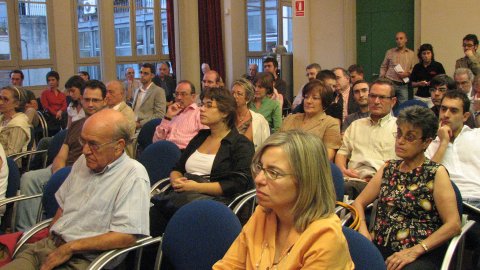 Presentació del llibre Nació.cat a la seu nacional d'Òmnium Cultural, amb l'autor, Saül Gordillo, i Jordi Porta, Oleguer Serra, Salvador Alegret, Ramon Tremosa i Jordi Bosch. Barcelona. 2 d'octubre de 2007