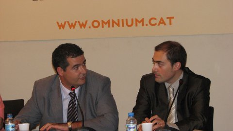 Presentació del llibre Nació.cat a la seu nacional d'Òmnium Cultural, amb l'autor, Saül Gordillo, i Jordi Porta, Oleguer Serra, Salvador Alegret, Ramon Tremosa i Jordi Bosch. Barcelona. 2 d'octubre de 2007