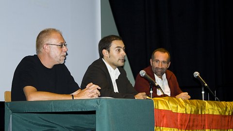 Presentació del llibre Nació.cat a Cal Ninyo de Sant Boi de Llobregat, organitzat per la Xarxa Santboiana, amb l'autor del llibre, Saül Gordillo, el blocaire Ferran Cobo i el president del Consell del Barri Centre, Enric Garcia. Sant Boi de Llobregat. 5 d’octubre de 2007