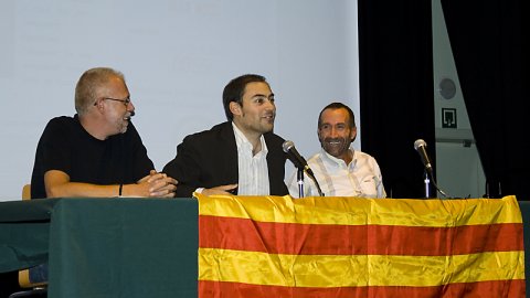 Presentació del llibre Nació.cat a Cal Ninyo de Sant Boi de Llobregat, organitzat per la Xarxa Santboiana, amb l'autor del llibre, Saül Gordillo, el blocaire Ferran Cobo i el president del Consell del Barri Centre, Enric Garcia. Sant Boi de Llobregat. 5 d’octubre de 2007