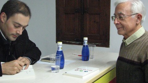 Presentació de Nació.cat a Inca, amb l'autor, Saül Gordillo, acompanyat de Llorenç Valverde, professor de la Universitat de les Illes Balears (UIB) i vicerector de Tecnologia de la Universitat Oberta de Catalunya (UOC), organitzada per l'Obra Cultural Balear. Presenta l'acte Jaume Perelló, president de l'OCB a Inca. 23 de novembre de 2007