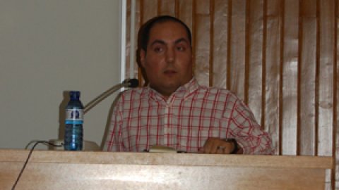 Xerrada sobre el domini d'Internet .cat per a la llengua i la cultura catalana a l'aula magna de l'Escola Universitària de Teixits de Punt de Canet de Mar, amb Vicent Partal, Toni Bellatriu, Ivan Aranda i Saül Gordillo, autor del llibre Nació.cat, organitzada per la Plataforma per la Llengua i ERC. Canet de Mar. 10 d'octubre de 2009