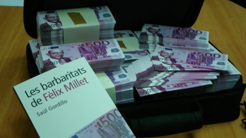 Promoció de l'editorial Ara Llibres de Les barbaritats de Fèlix Millet, de Saül Gordillo. Desembre de 2009