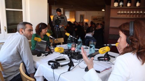 El director de Catalunya Ràdio, Saül Gordillo, assisteix al programa especial de Catalunya migdia amb Òscar Fernárndez i Empar Moliner amb oients al restaurant Boira de Girona, tertulians gironins i entrevista a l'alcaldessa de la ciutat, Marta Madrenas. Girona. 14 de gener de 2020